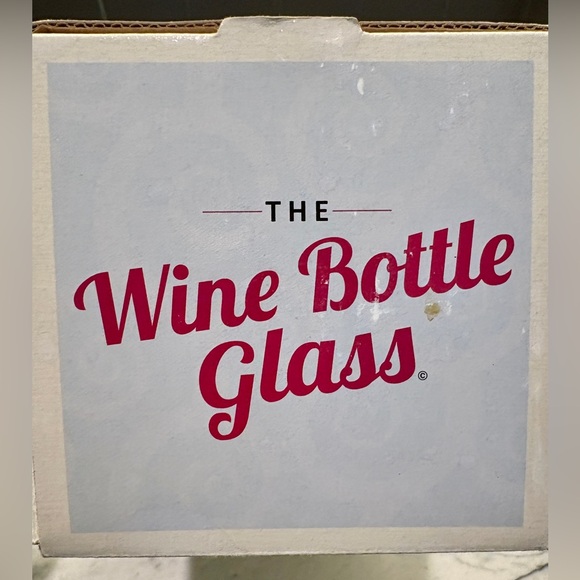 Big Mouth Toys Huge Wine Bottle Glass Holds Full 750mL Bottle Hilarious Gag Gift - Picture 8 of 8